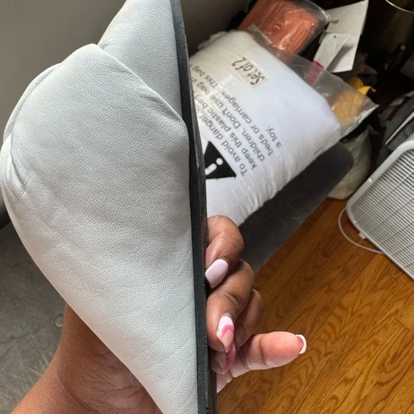 Balenciaga Ivory Gift Box - Picture 9 of 12